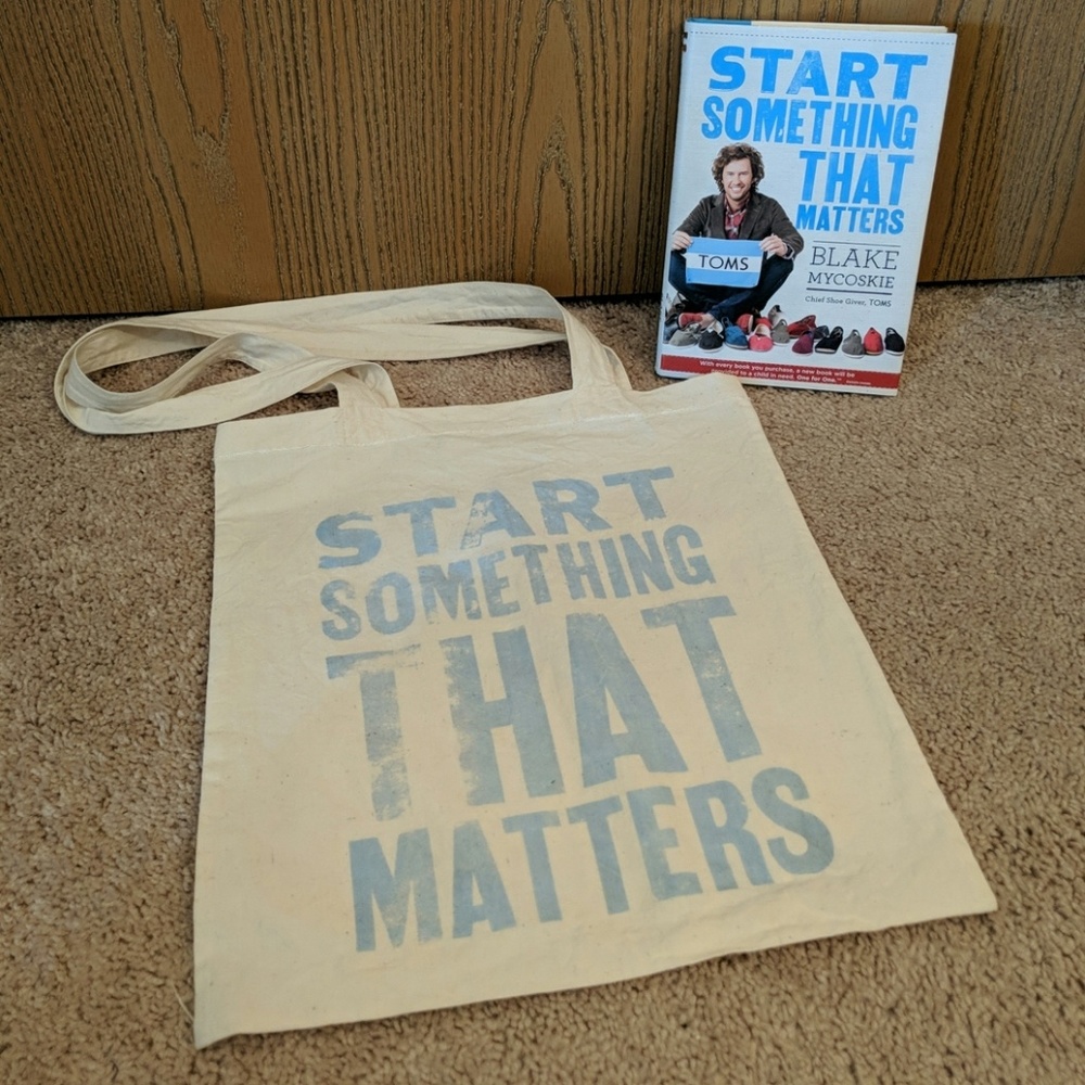 🌊3/$15 TOMS Start Something That Matters book and tote bag